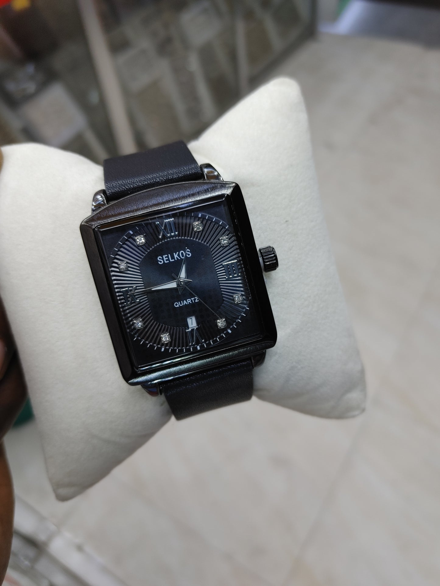 Elegant Selkos Leather Black Watch