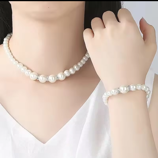 Fashionable ladies pearl set
